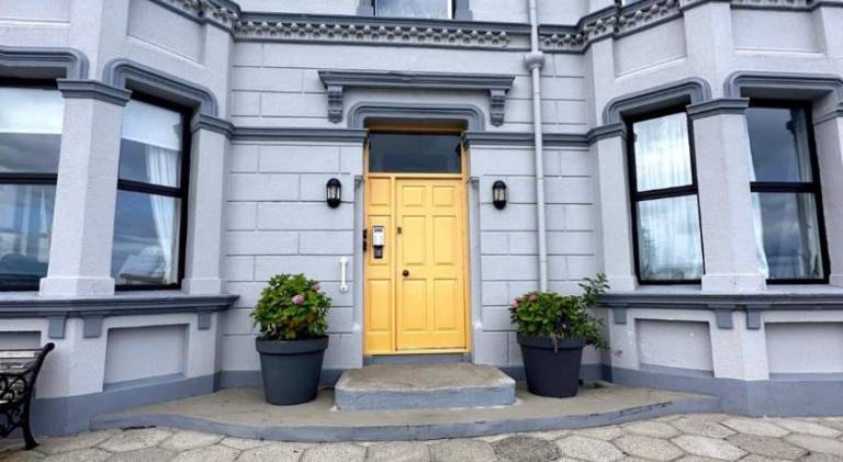 Stunning 3 bed seafront mansion building sleeps 6 adults or 8 with kids — photo 4