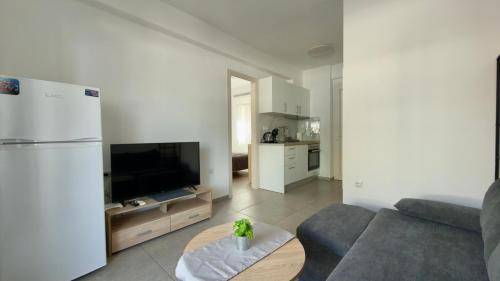Nice rental apartment with terrace, yard & pool | Close to the beach | Pet-friendly — photo 4