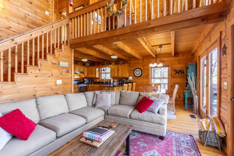 Mimi's Cottage - pet friendly cabin between Boone-Blowing Rock with hot tub, game tables — photo 4
