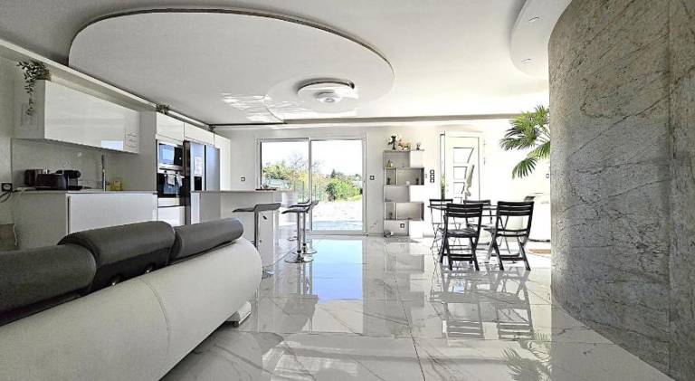 House with pool in Montauban