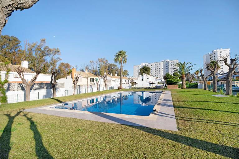 Villa 'Valdelagrana' with Shared Pool, Wi-Fi and Air Conditioning — photo 3