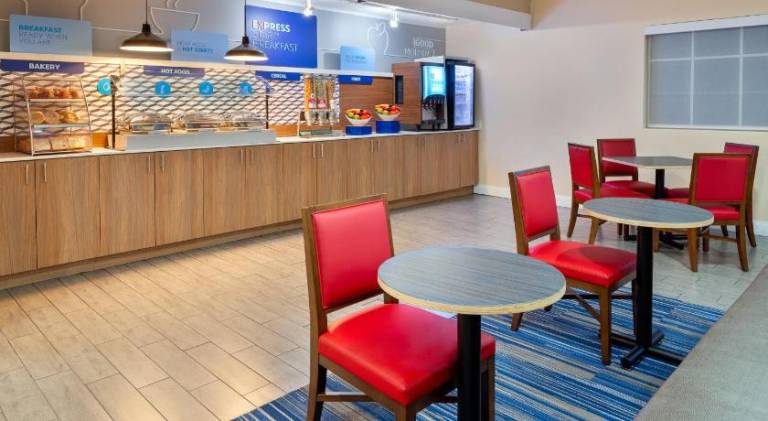 Holiday Inn Express Hotel & Suites Bonita Springs By IHG — photo 5