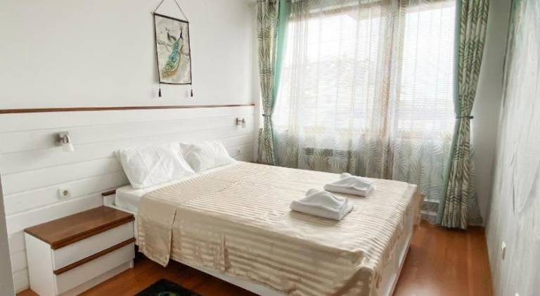 Beautiful holiday apartment with hot tub, pool & garden | Close to the ski | Pets allowed in Bansko