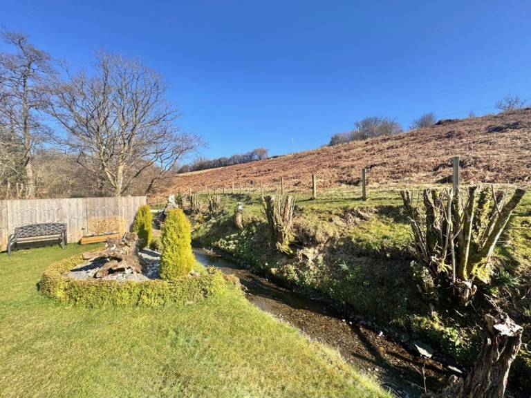 Pleasant lodge with BBQ & yard | Water view | Pets are welcome — photo 3
