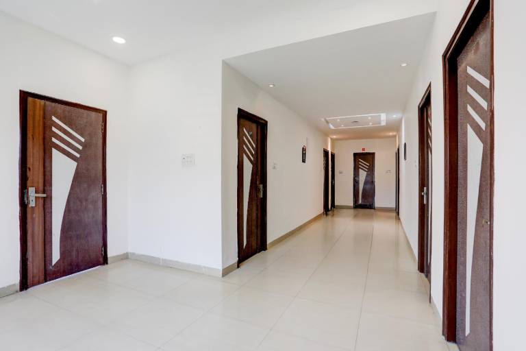 Hotel O La Banian Hotel & Restaurant