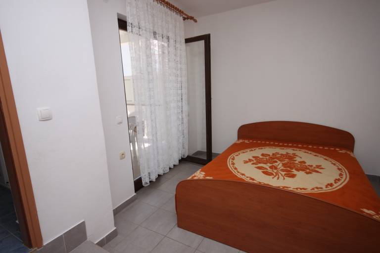 Two bedroom apartment near beach Kustići, Pag (A-4129-d) — photo 5