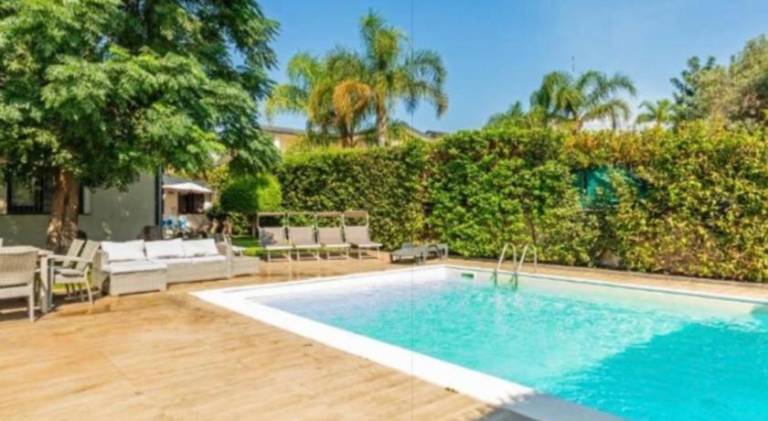 Vacation home with pool — photo 3