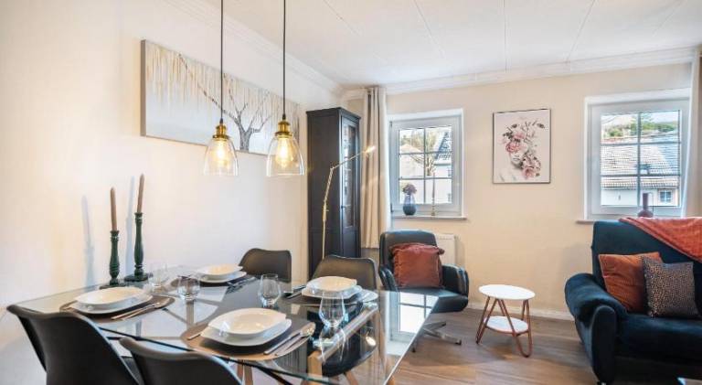 Apartment with barbecue & yard — photo 3