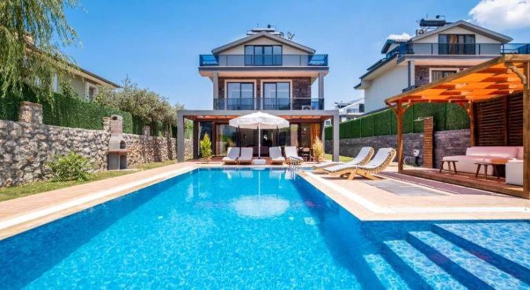 Villa with terrace, garden & private pool in Mugla