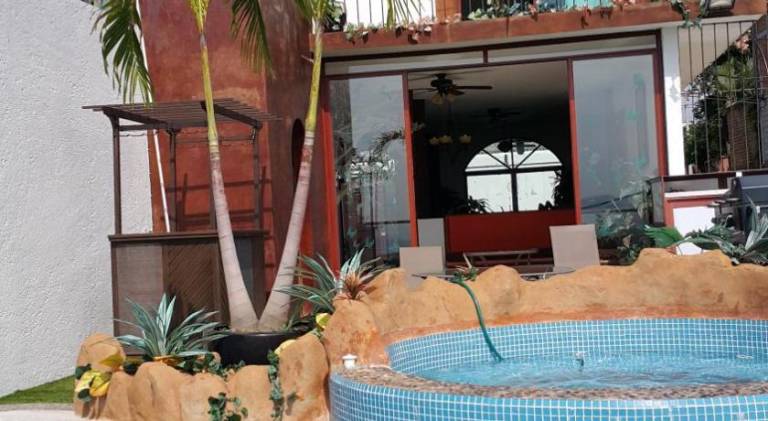 Vacation home with pool & hot tub — photo 3