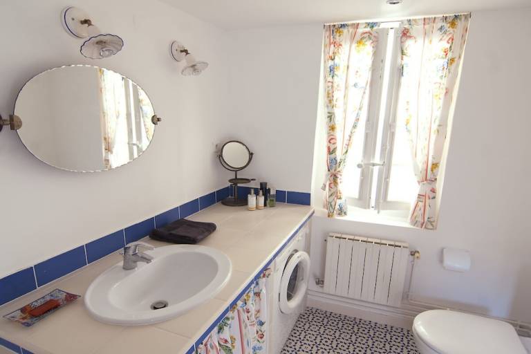 Fully equipped vacation home | Near Popes' Palace | Pet-friendly — photo 4