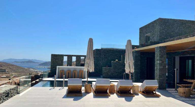 Villa with pool & jacuzzi — photo 3