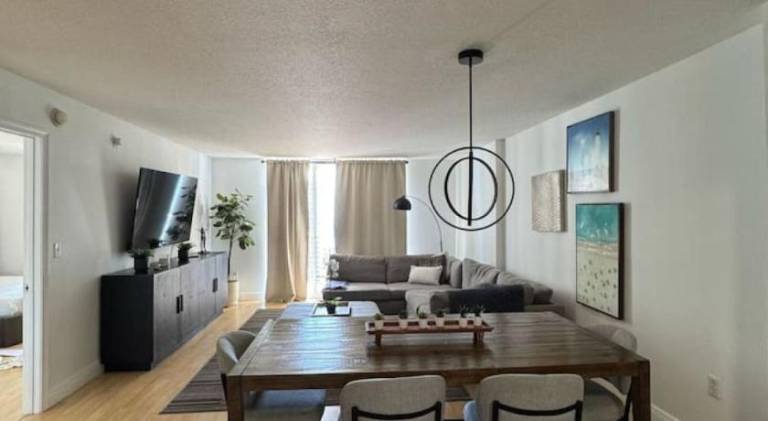 Apartment with hot tub & pool — photo 4