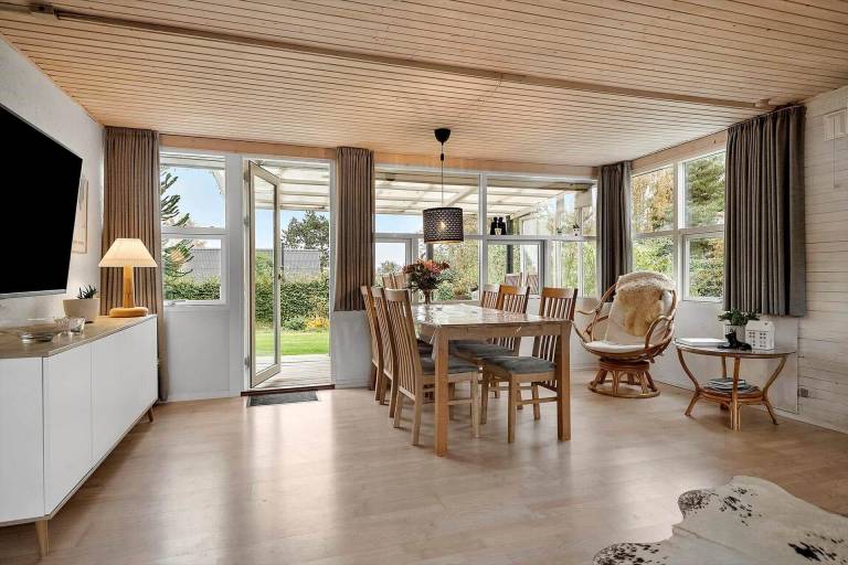 Wonderful vacation home with barbecue, terrace & yard | Pets are welcome — photo 4