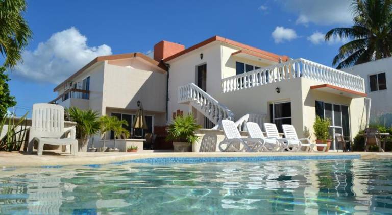Vacation home with pool in Progreso