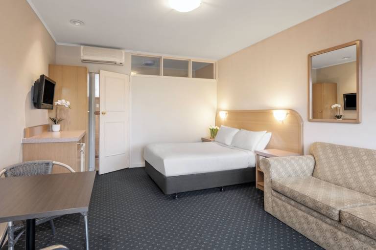 Motel  Croydon South