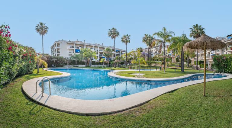 Holiday apartment with barbecue, pool & garden | Garden view in Marbella