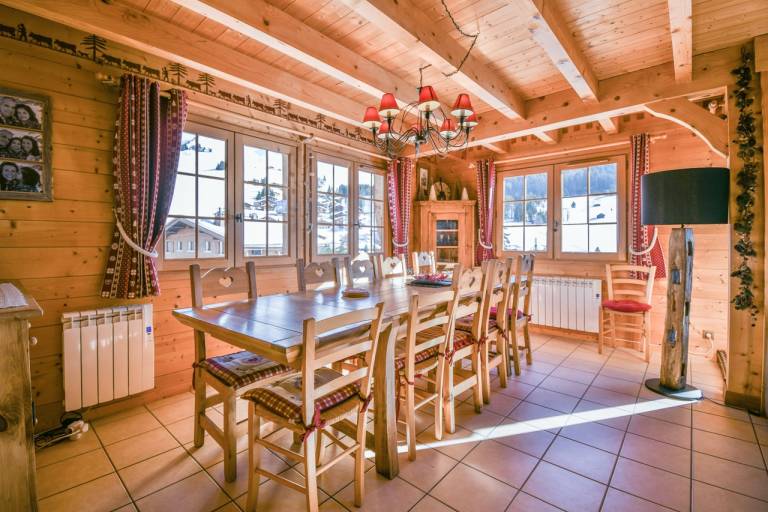 Child-friendly chalet with patio & grill | Mountain view | Next to the ski | Pets are welcome — photo 2