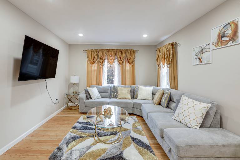 Irvington Vacation Rental 20 Mi to Manhattan
