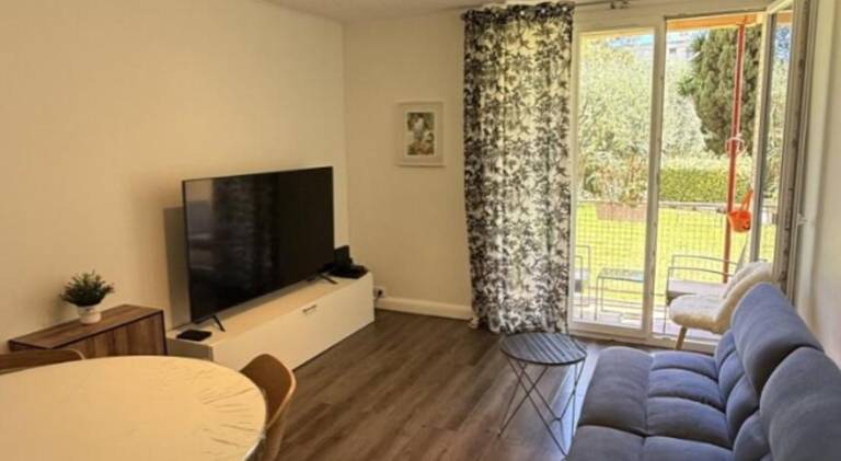 Rental apartment with patio in Colomars