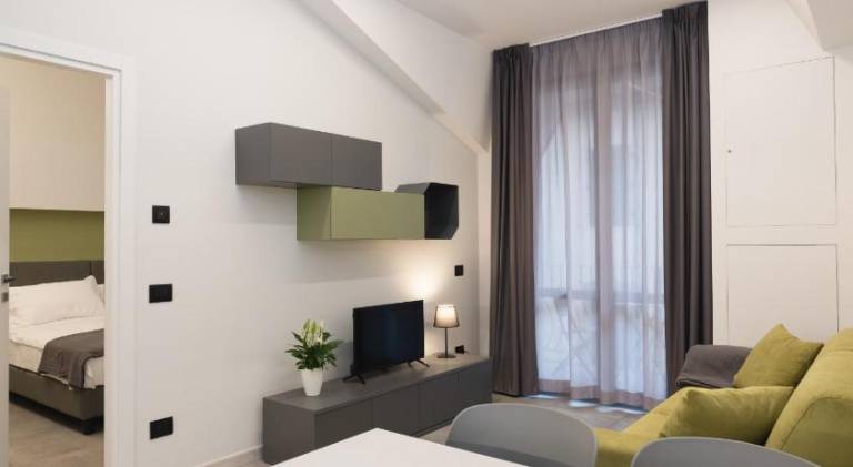 Serviced apartment with sauna, hot tub & patio — photo 2