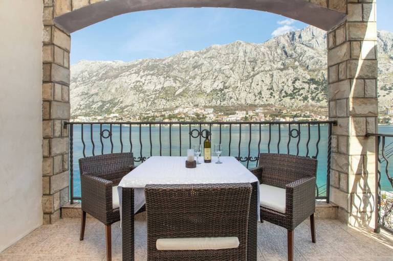 Huoneisto  Kotor