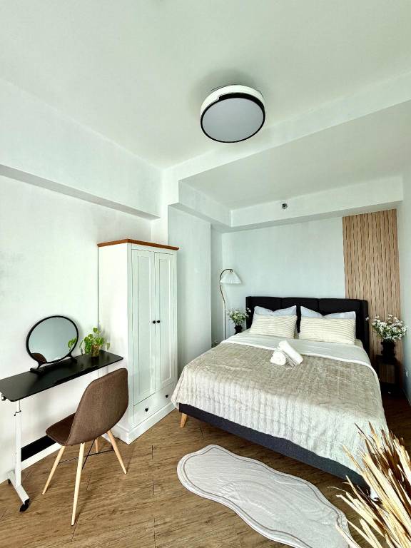 Rental apartment with patio in Muntinlupa