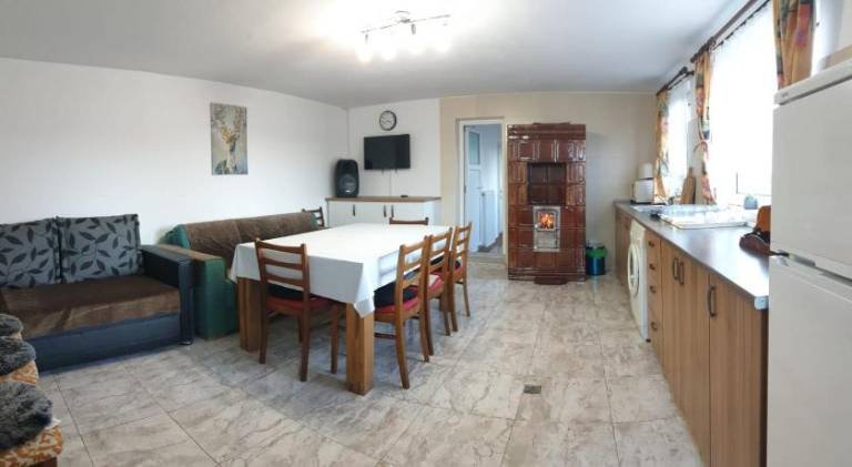 Pleasant lodge with BBQ, yard & jacuzzi | Pet-friendly — photo 3