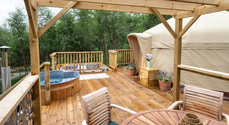 Lodge with terrace, garden & grill — photo 3