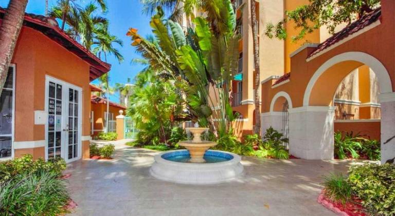 Beautiful apartment with pool & hot tub | Pets allowed — photo 4