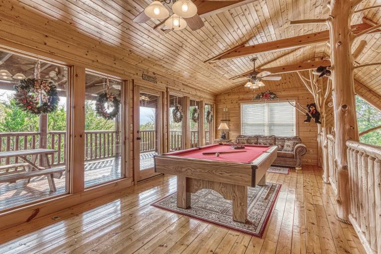Family-oriented beautiful vacation home with hot tub & barbeque | Mountain view | Pets allowed — photo 3
