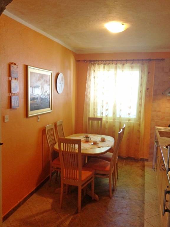Holiday apartment with garden, patio & barbecue | Garden view — photo 4