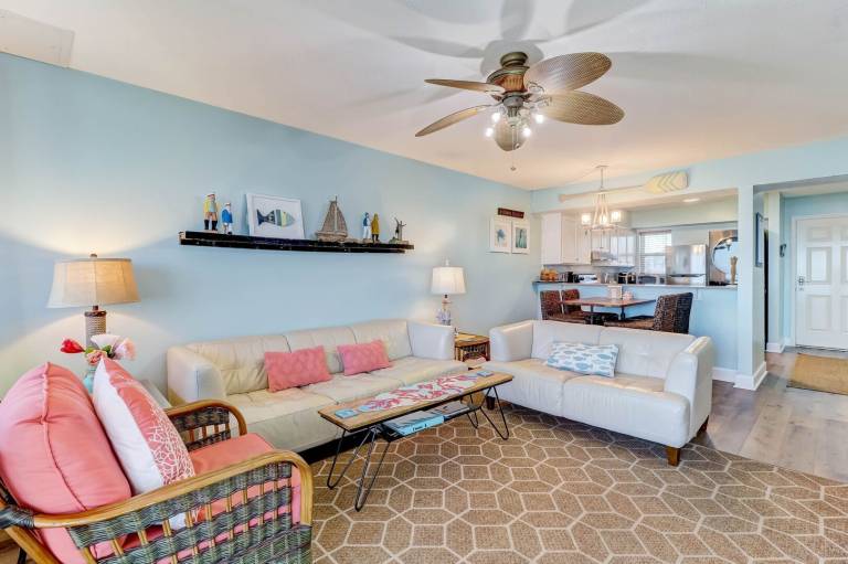 Beach Style Condo includes Smart Speaker and Beach Access — photo 2