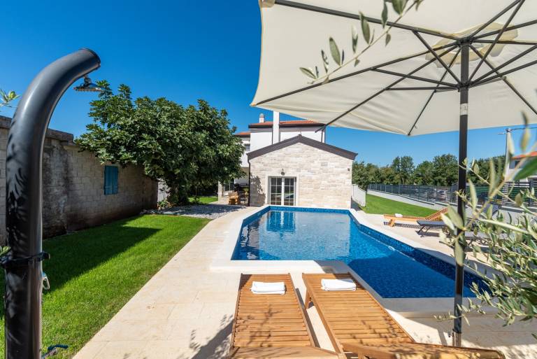 Villa with terrace, private pool & barbeque — photo 4