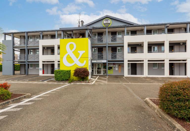 B&B HOTEL CHARTRES Le Forum in Barjouville