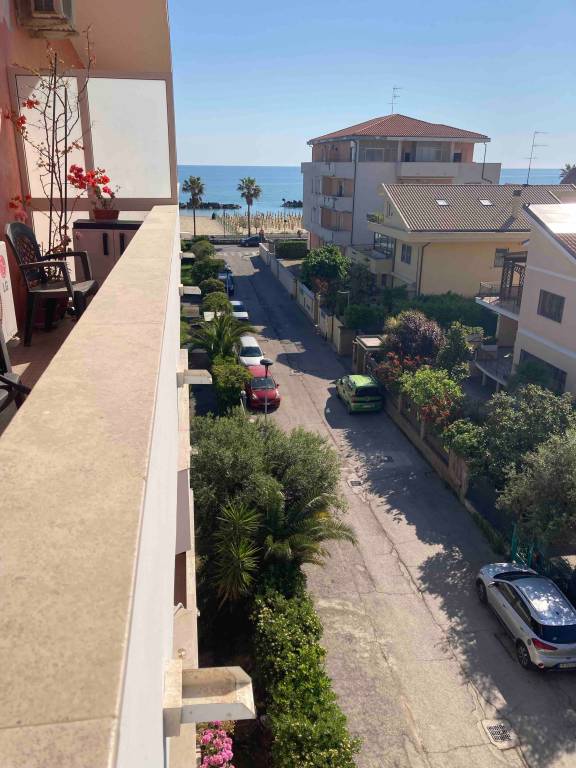 Fully equipped rental apartment with barbeque & fast internet | Beach view | Close to the beach | Good for workation | Pets allowed in Silvi