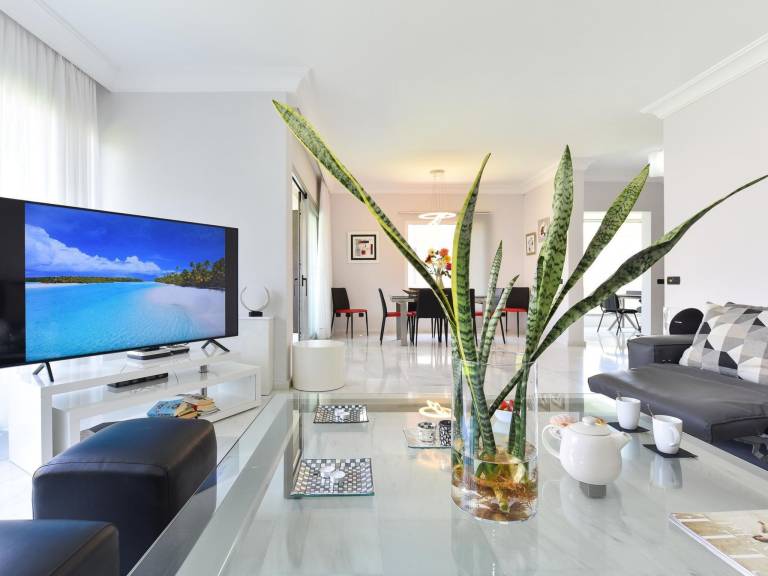 Family-friendly house with private pool, grill & yard | Next to the beach | Suitable for remote work | Pets are welcome — photo 4