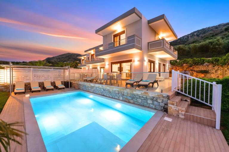 Sunlight Villa Beheizter Pool