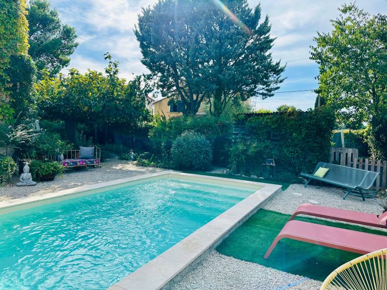 Pleasant house with yard, pool & fast internet | Garden view | Perfect for remote work | Pets are welcome in L'Isle-sur-la-Sorgue