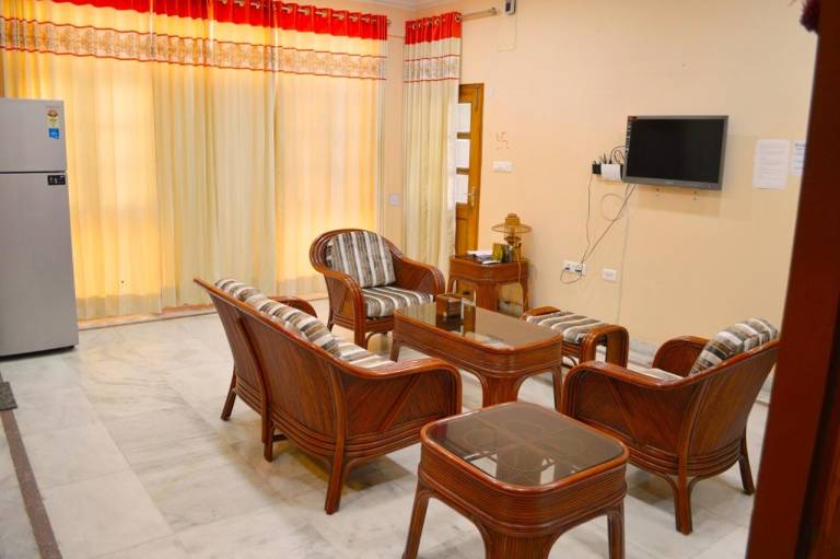 Apartment Viram Khand-2