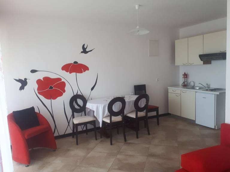 Rental apartment with barbecue, pool & garden | Nature view — photo 2
