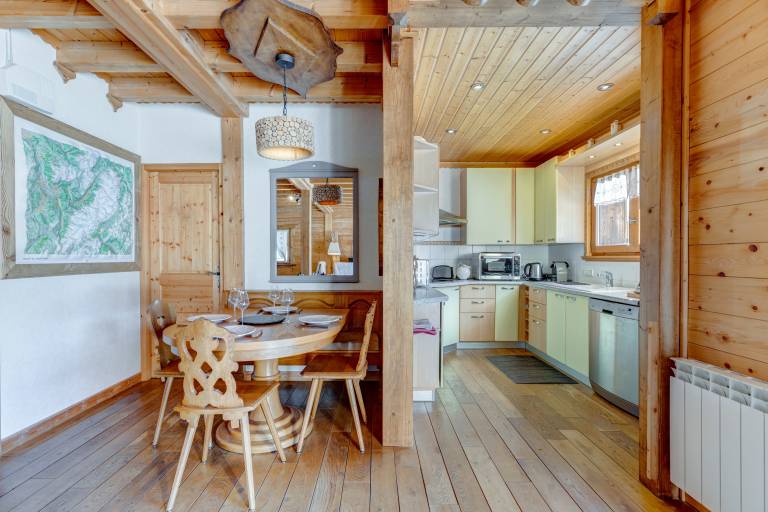 Chalet with terrace & yard — photo 4