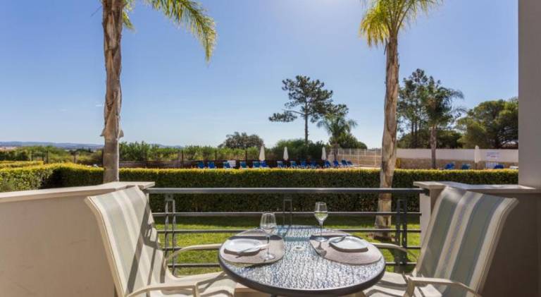 Rental apartment with garden & pool — photo 4