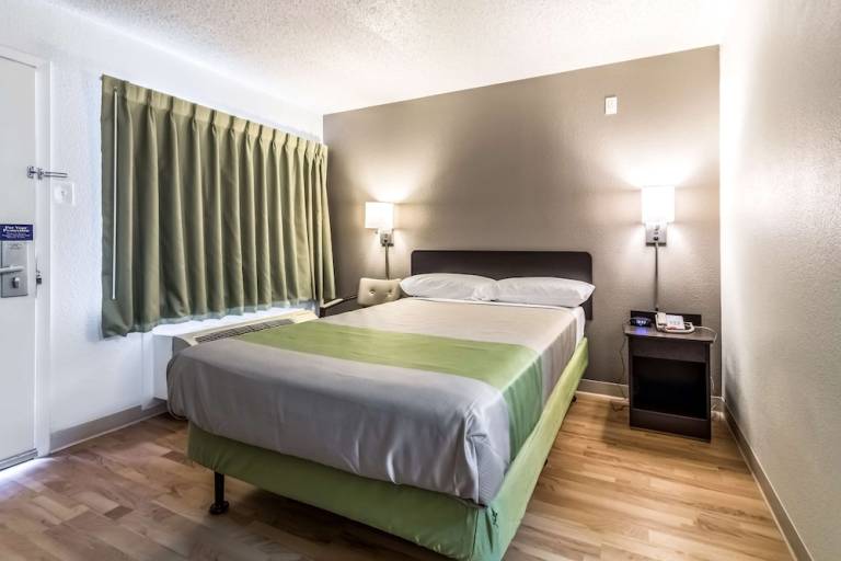 Motel  Loryland