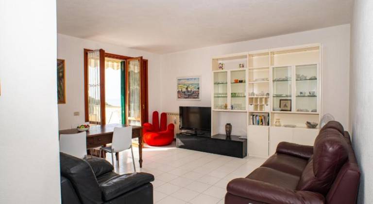 Holiday apartment with 3 rooms for 6 persons — photo 2