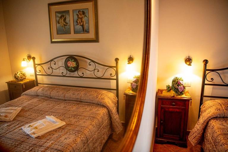 Agriturismo Le Giuncaine Agrodolce: Camera Melograno — photo 3