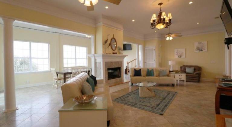 House with pool — photo 3