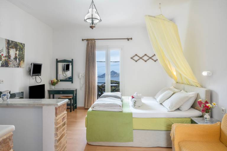 Studio with barbeque, fast internet & patio | Sea view — photo 5