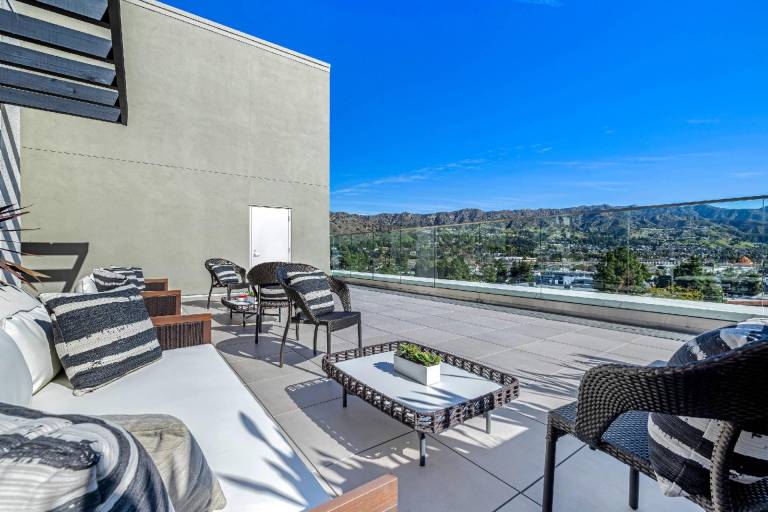 Cambria Hotel Burbank Airport — photo 4
