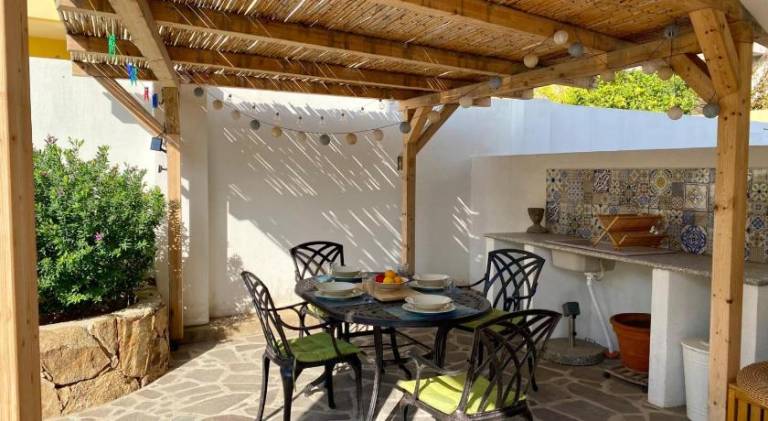 House with patio & garden in Teo